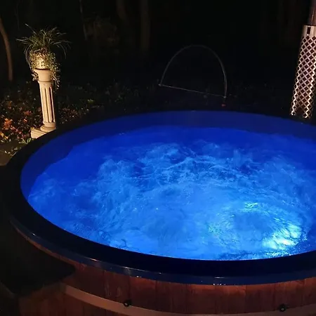 Private Sauna Village With A Hot Tub And Sauna بيت خشبي *